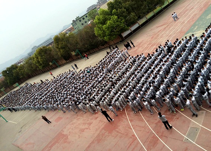 規(guī)范升旗儀式 增強(qiáng)德育教育